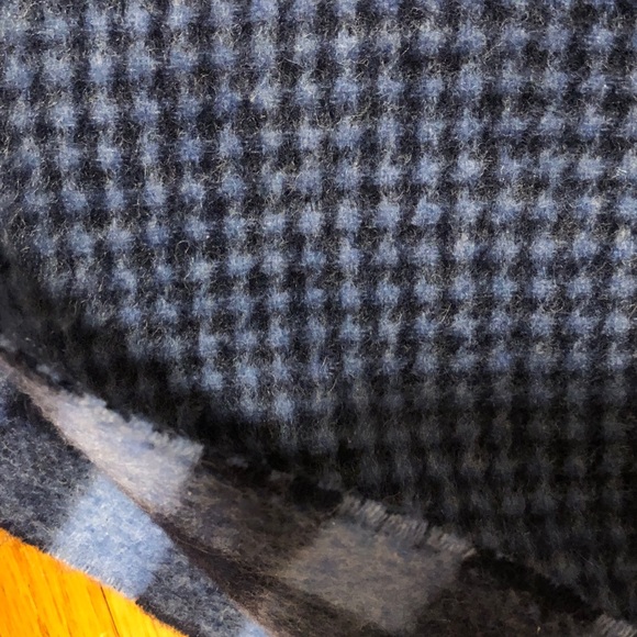 Reversible Blue Checkered Scarf - Picture 4 of 6